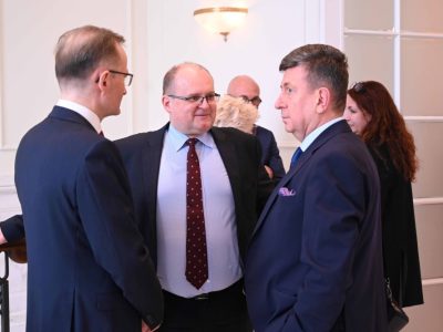 zloty-otis-2023-OTI_8120_cr