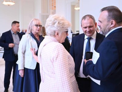 zloty-otis-2023-OTI_8148_cr